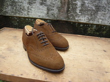 Load image into Gallery viewer, TRICKER'S BROGUES – BROWN / TAN SUEDE - UK 6 (WIDE) – UNWORN CONDITION