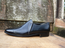 Load image into Gallery viewer, JOSEPH CHEANEY VINTAGE LAZYMAN LOAFERS – BLACK – UK 8 – COMPTON – EXCELLENT CONDITION