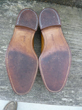 Load image into Gallery viewer, CHURCH’S VINTAGE DERBY – BROWN / TAN FIGHTING SEAL – UK 8 – SUPERB CONDITION