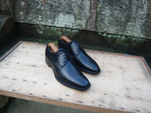 Load image into Gallery viewer, CHURCH’S DERBY MEN’S SHOES – BLACK – UK 8 – SAWLEY – SUPERB CONDITION