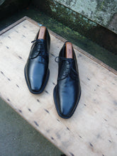 Load image into Gallery viewer, CHURCH’S DERBY MEN’S SHOES – BLACK – UK 8 – SAWLEY – SUPERB CONDITION