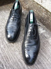 Load image into Gallery viewer, CROCKETT &amp; JONES BROGUES – BLACK - UK 9 (NARROW) – LONDON - EXCELLENT CONDITION
