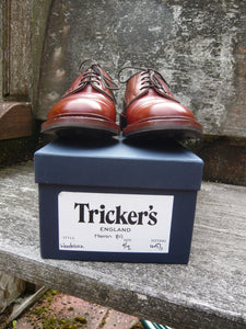 TRICKERS DERBY – BROWN / TAN / MARRON - UK 9.5 – WOODSTOCK