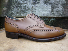 Load image into Gallery viewer, CROCKETT &amp; JONES BROGUES – BROWN / TAN - UK 6.5 – SANDHURST – UNWORN CONDITION
