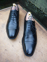 Load image into Gallery viewer, CHURCH’S OXFORD MEN’S SHOES - BLACK – UK 9.5 – SHELDON – EXCELLENT CONDITION
