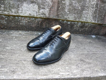 Load image into Gallery viewer, DUCKER &amp; SON VINTAGE BROGUES – BLACK - UK 7 – VERY GOOD CONDITION
