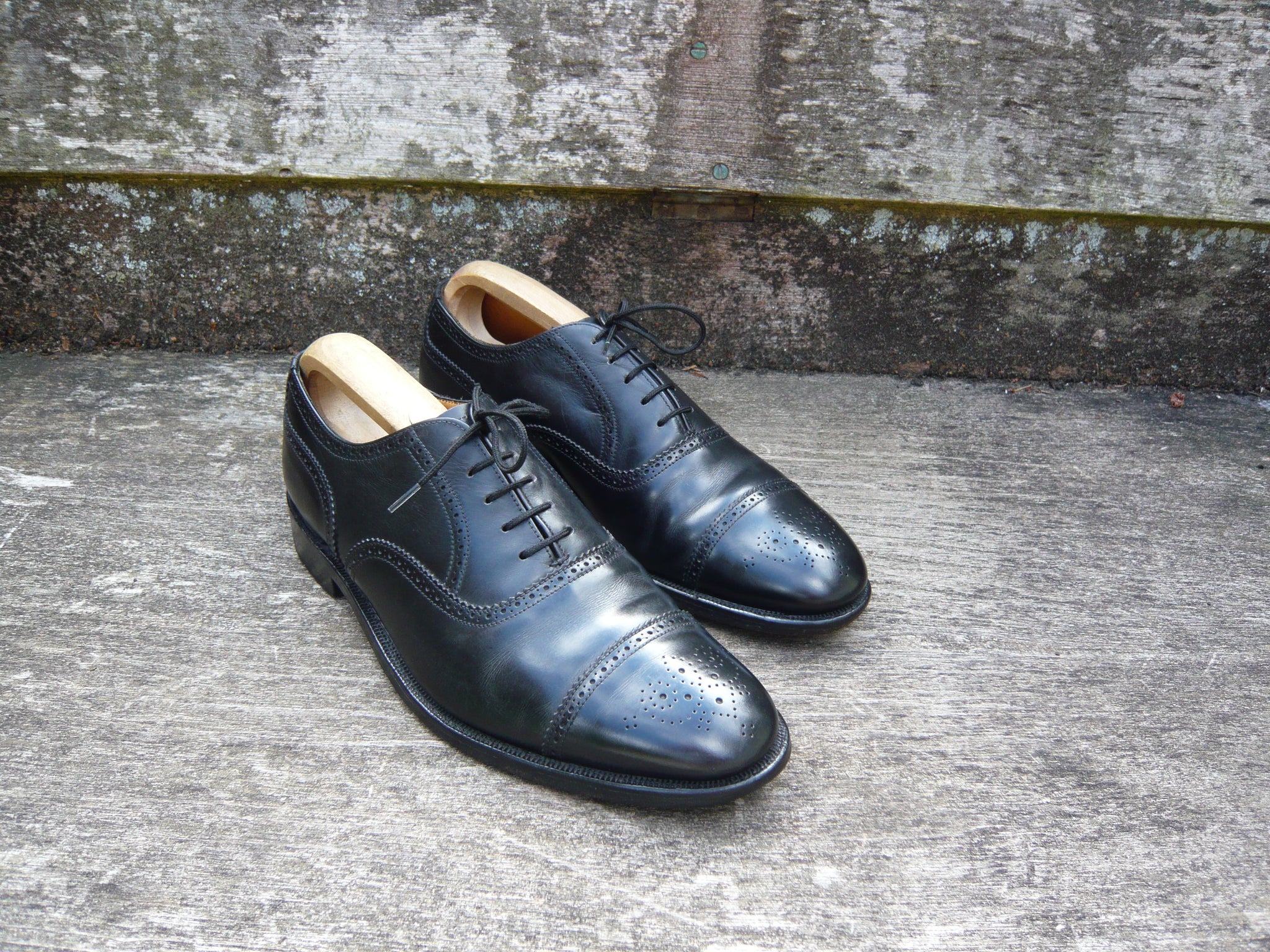 DUCKER & SON VINTAGE BROGUES – BLACK - UK 7 – VERY GOOD CONDITION